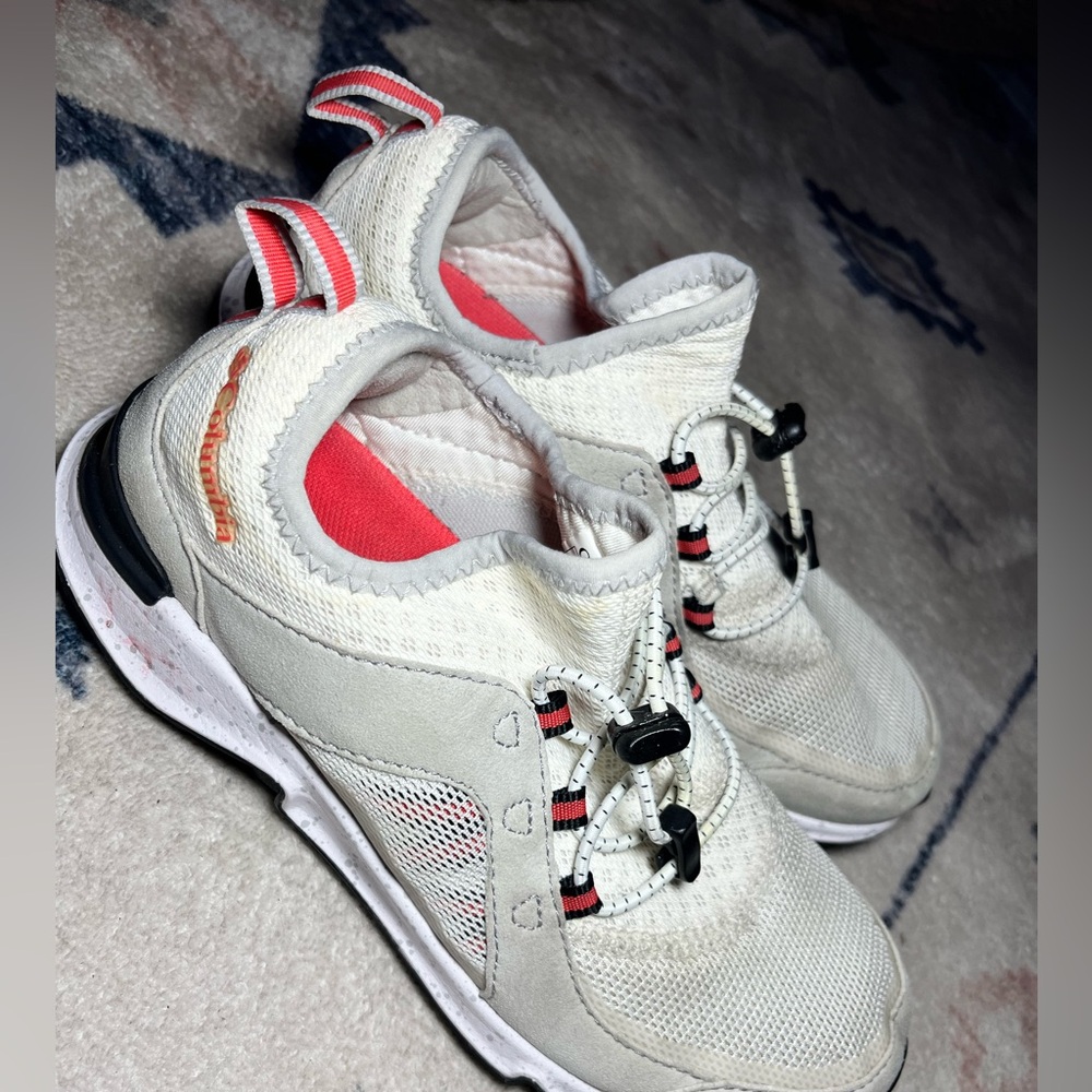 Columbia Women' White and Pink Sneakers